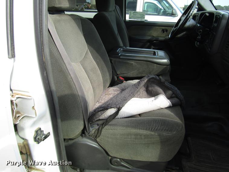 image for item DD4347 2003 Chevrolet Silverado 2500HD Crew Cab pickup truck