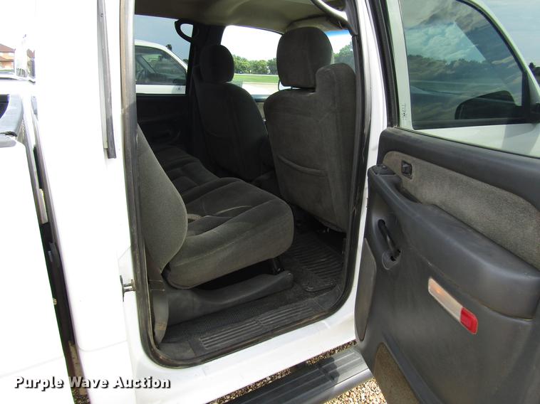 image for item DD4347 2003 Chevrolet Silverado 2500HD Crew Cab pickup truck