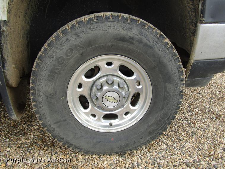 image for item DD4347 2003 Chevrolet Silverado 2500HD Crew Cab pickup truck