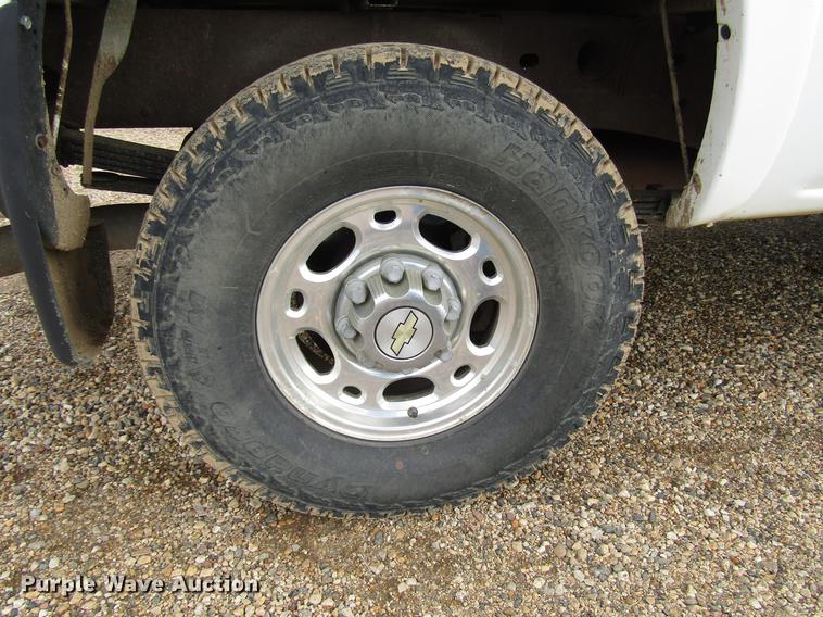 image for item DD4347 2003 Chevrolet Silverado 2500HD Crew Cab pickup truck