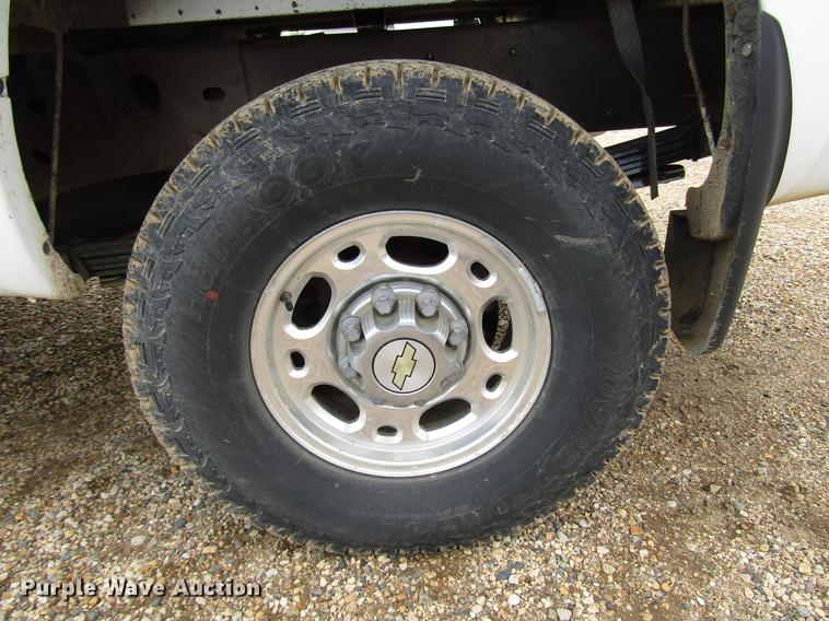 image for item DD4347 2003 Chevrolet Silverado 2500HD Crew Cab pickup truck