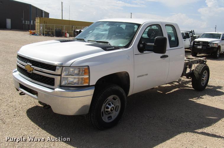 image for item DD4404 2012 Chevrolet Silverado 2500HD Ext. Cab pickup truck cab and chassis