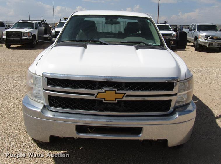 image for item DD4404 2012 Chevrolet Silverado 2500HD Ext. Cab pickup truck cab and chassis