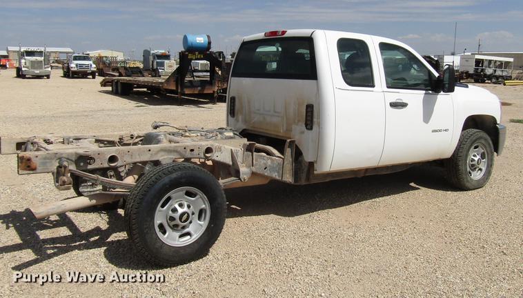 image for item DD4404 2012 Chevrolet Silverado 2500HD Ext. Cab pickup truck cab and chassis