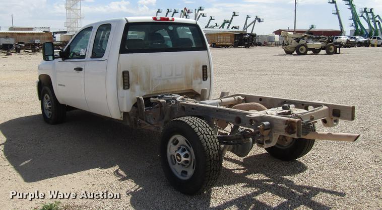 image for item DD4404 2012 Chevrolet Silverado 2500HD Ext. Cab pickup truck cab and chassis