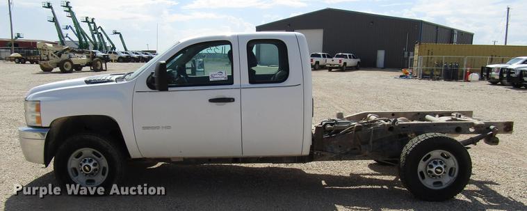 image for item DD4404 2012 Chevrolet Silverado 2500HD Ext. Cab pickup truck cab and chassis