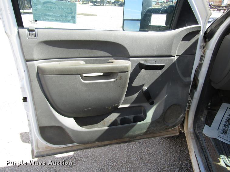 image for item DD4404 2012 Chevrolet Silverado 2500HD Ext. Cab pickup truck cab and chassis