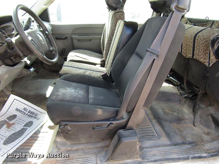 image for item DD4404 2012 Chevrolet Silverado 2500HD Ext. Cab pickup truck cab and chassis