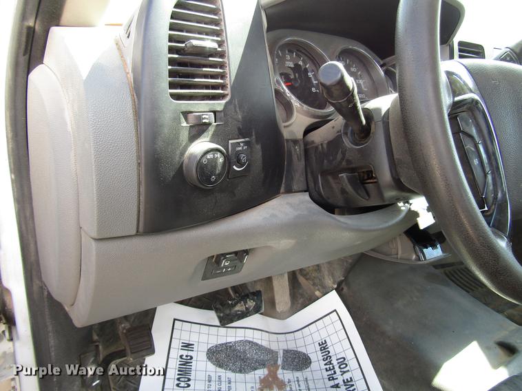 image for item DD4404 2012 Chevrolet Silverado 2500HD Ext. Cab pickup truck cab and chassis