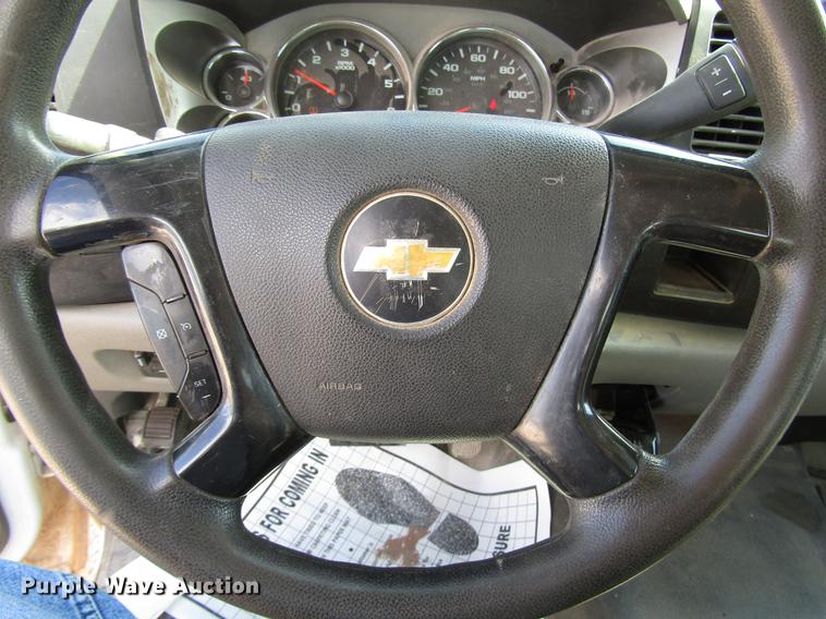 image for item DD4404 2012 Chevrolet Silverado 2500HD Ext. Cab pickup truck cab and chassis