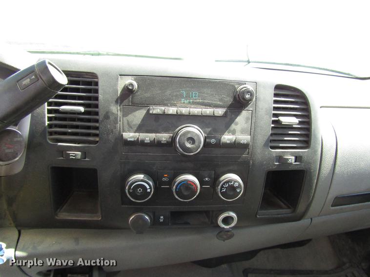 image for item DD4404 2012 Chevrolet Silverado 2500HD Ext. Cab pickup truck cab and chassis