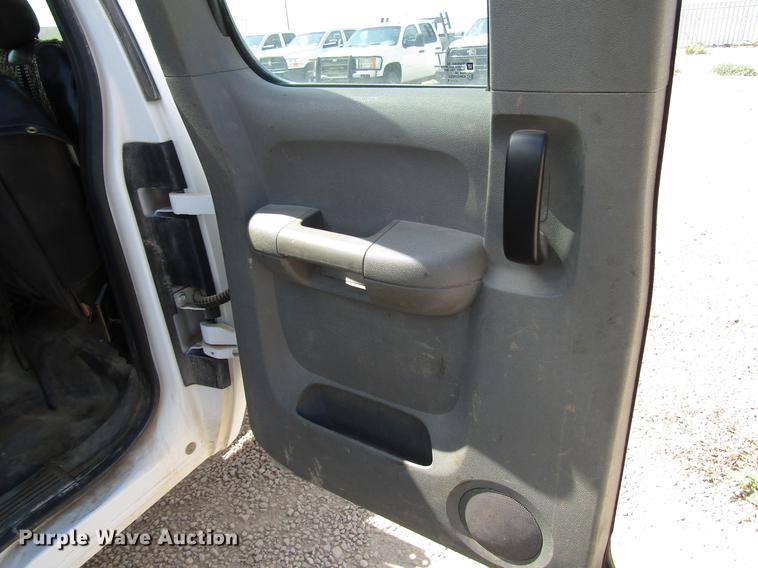 image for item DD4404 2012 Chevrolet Silverado 2500HD Ext. Cab pickup truck cab and chassis