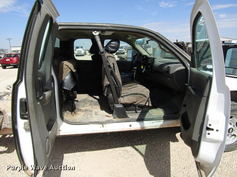 image for item DD4404 2012 Chevrolet Silverado 2500HD Ext. Cab pickup truck cab and chassis