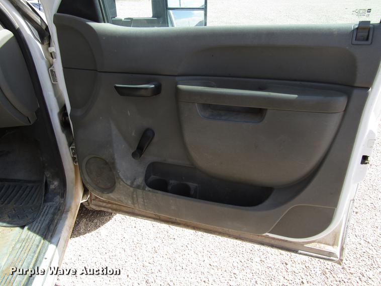 image for item DD4404 2012 Chevrolet Silverado 2500HD Ext. Cab pickup truck cab and chassis