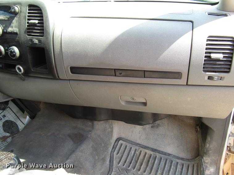 image for item DD4404 2012 Chevrolet Silverado 2500HD Ext. Cab pickup truck cab and chassis