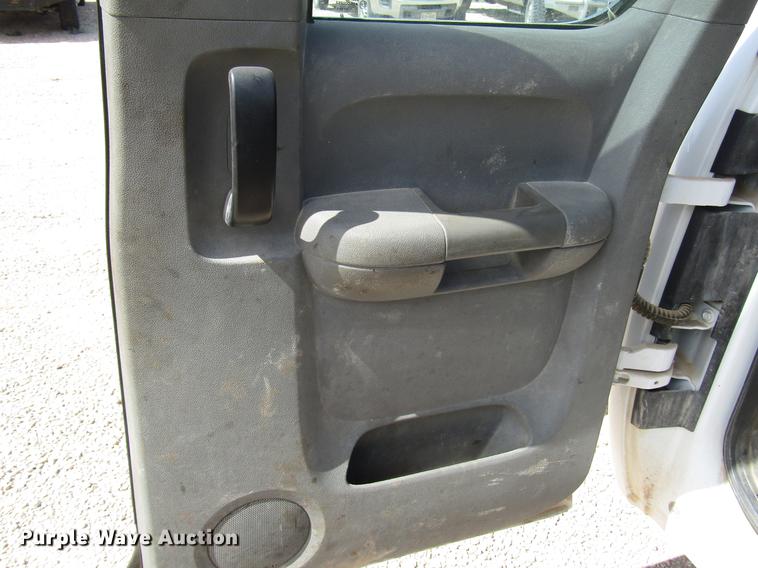 image for item DD4404 2012 Chevrolet Silverado 2500HD Ext. Cab pickup truck cab and chassis