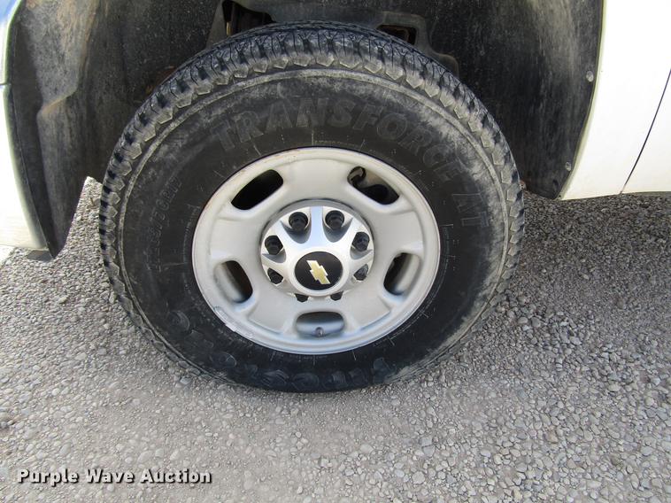 image for item DD4404 2012 Chevrolet Silverado 2500HD Ext. Cab pickup truck cab and chassis