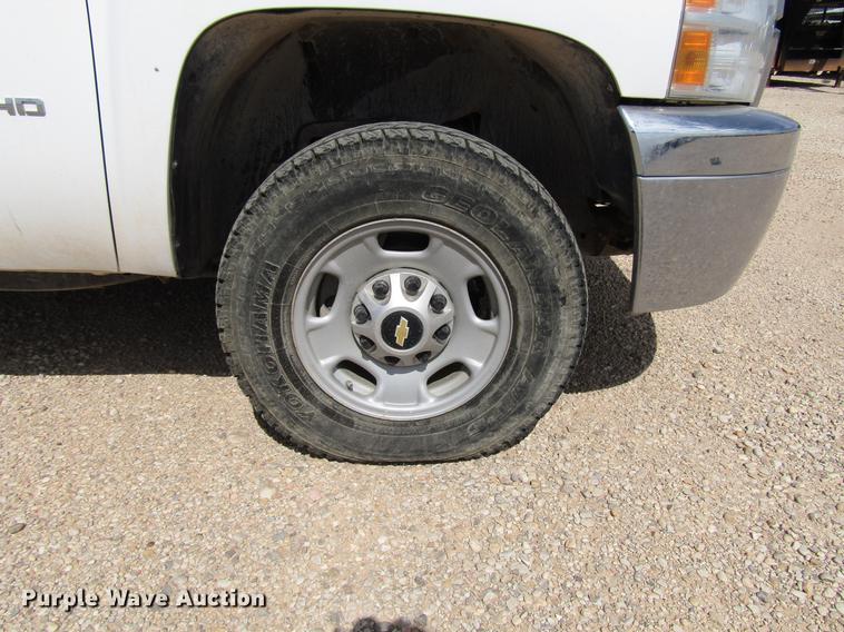 image for item DD4404 2012 Chevrolet Silverado 2500HD Ext. Cab pickup truck cab and chassis