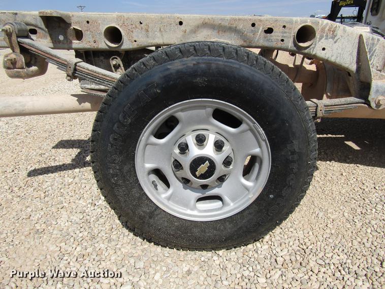 image for item DD4404 2012 Chevrolet Silverado 2500HD Ext. Cab pickup truck cab and chassis