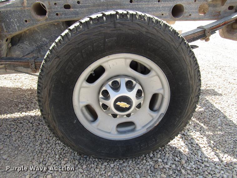 image for item DD4404 2012 Chevrolet Silverado 2500HD Ext. Cab pickup truck cab and chassis