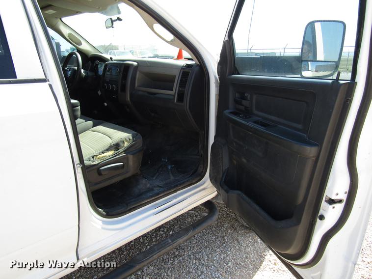 image for item DD4406 2012 Dodge Ram 5500 Crew Cab flatbed truck