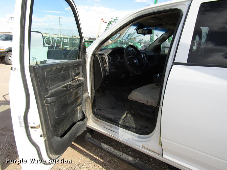 image for item DD4408 2014 Dodge Ram 5500 Crew Cab flatbed truck