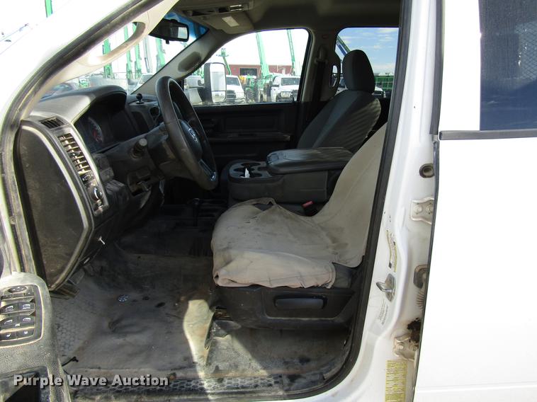 image for item DD4408 2014 Dodge Ram 5500 Crew Cab flatbed truck