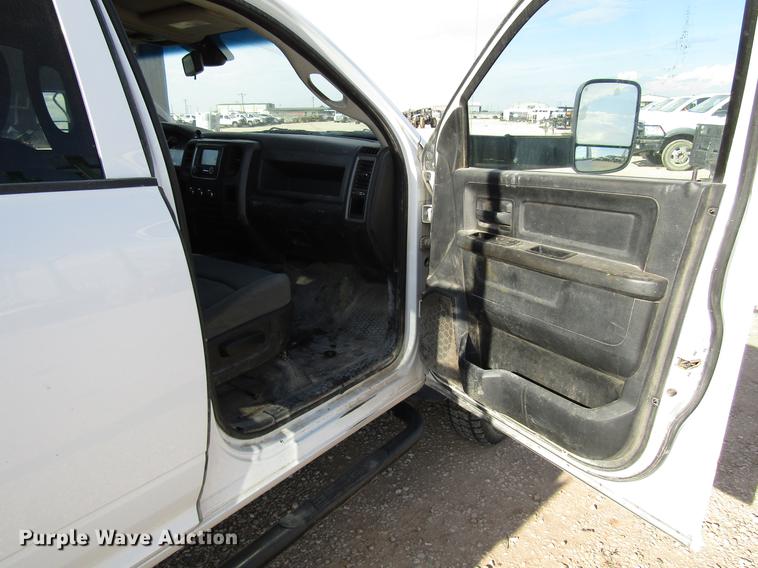 image for item DD4408 2014 Dodge Ram 5500 Crew Cab flatbed truck