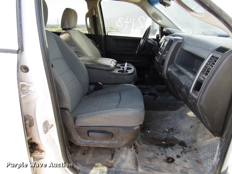 image for item DD4408 2014 Dodge Ram 5500 Crew Cab flatbed truck