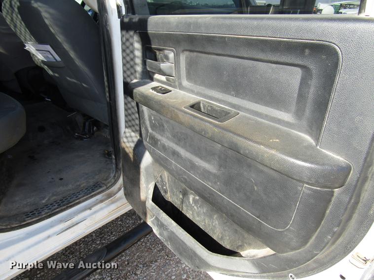 image for item DD4408 2014 Dodge Ram 5500 Crew Cab flatbed truck