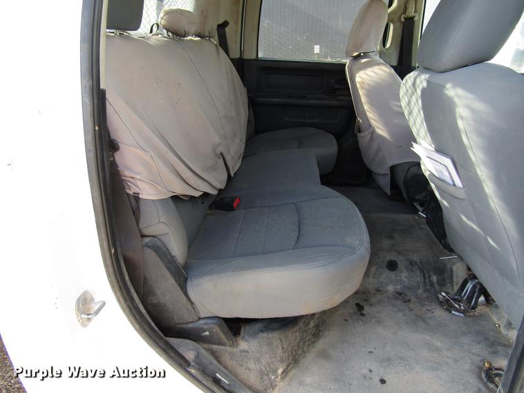 image for item DD4408 2014 Dodge Ram 5500 Crew Cab flatbed truck