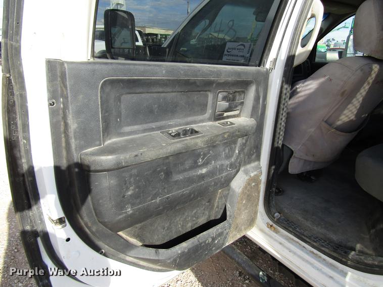 image for item DD4408 2014 Dodge Ram 5500 Crew Cab flatbed truck