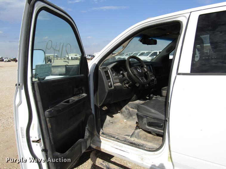 image for item DD4409 2014 Dodge Ram 5500 Crew Cab flatbed truck