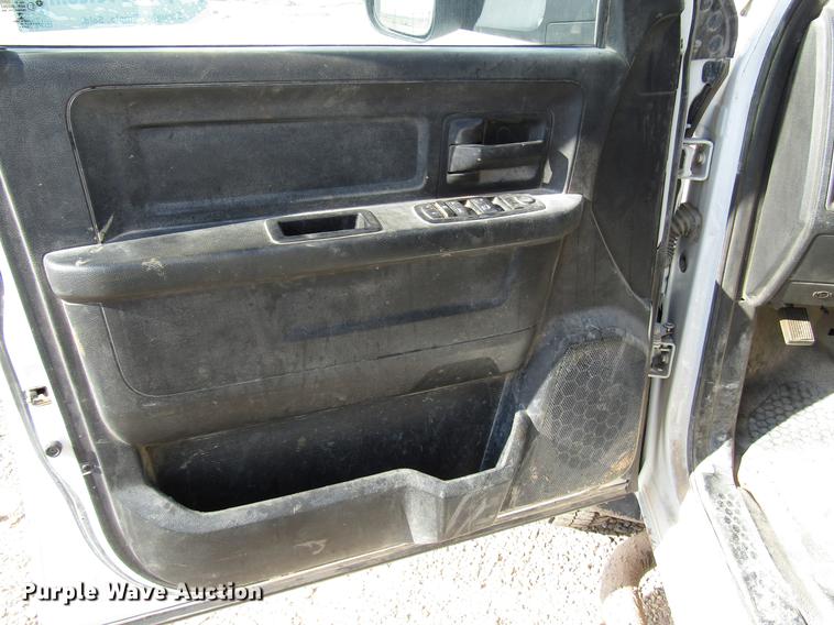 image for item DD4409 2014 Dodge Ram 5500 Crew Cab flatbed truck