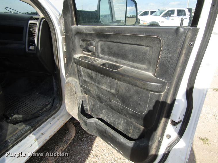 image for item DD4409 2014 Dodge Ram 5500 Crew Cab flatbed truck