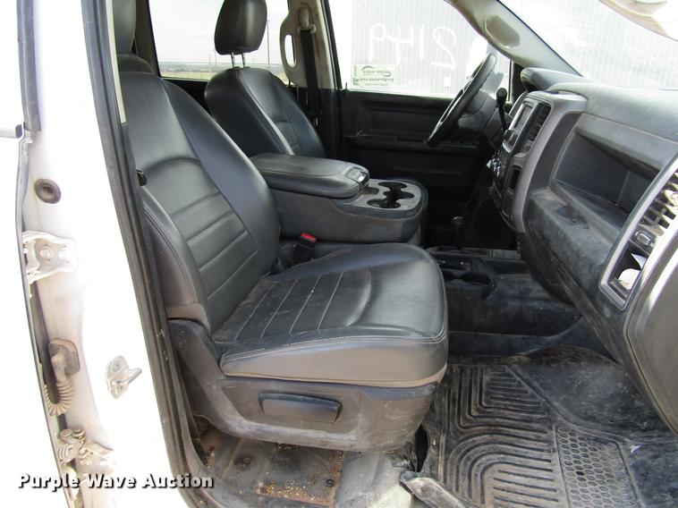 image for item DD4409 2014 Dodge Ram 5500 Crew Cab flatbed truck