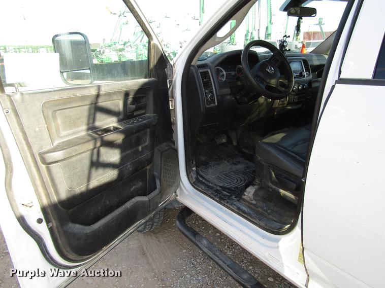 image for item DD4410 2014 Dodge Ram 5500 Crew Cab flatbed truck