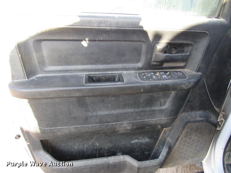 image for item DD4410 2014 Dodge Ram 5500 Crew Cab flatbed truck