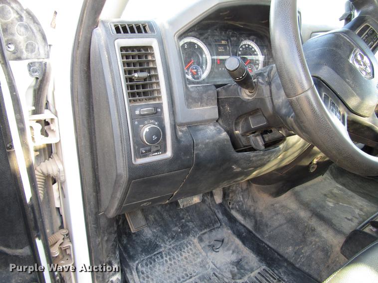 image for item DD4410 2014 Dodge Ram 5500 Crew Cab flatbed truck