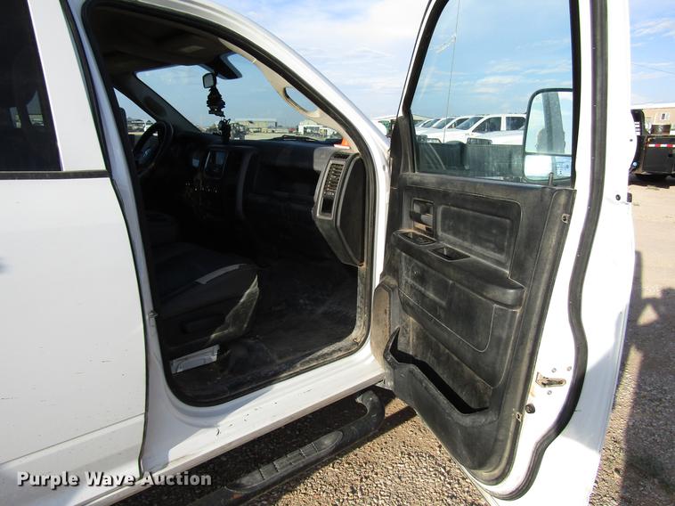 image for item DD4410 2014 Dodge Ram 5500 Crew Cab flatbed truck