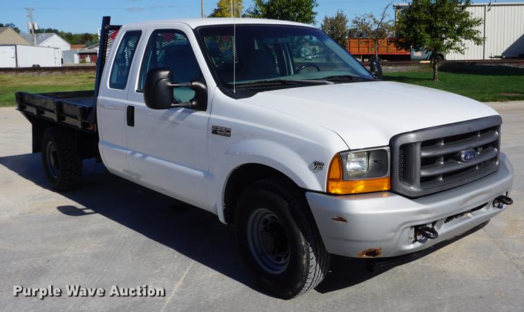 image for item DD6635 2001 Ford F250 Super Duty SuperCab flatbed pickup truck