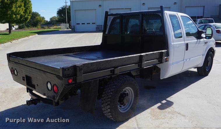 image for item DD6635 2001 Ford F250 Super Duty SuperCab flatbed pickup truck