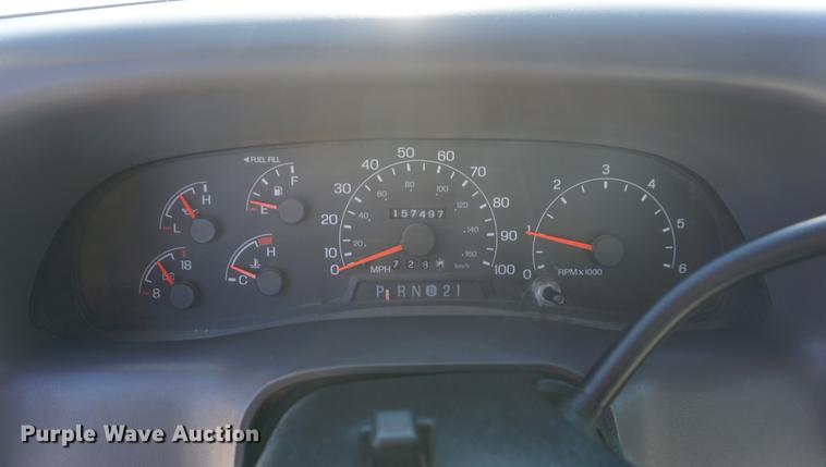 image for item DD6635 2001 Ford F250 Super Duty SuperCab flatbed pickup truck