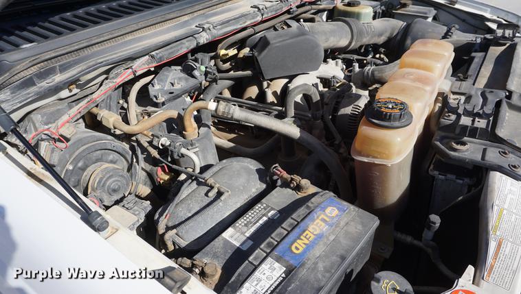 image for item DD6635 2001 Ford F250 Super Duty SuperCab flatbed pickup truck