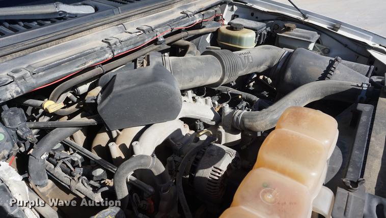 image for item DD6635 2001 Ford F250 Super Duty SuperCab flatbed pickup truck