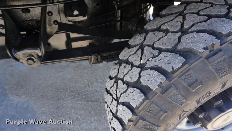 image for item DD6635 2001 Ford F250 Super Duty SuperCab flatbed pickup truck