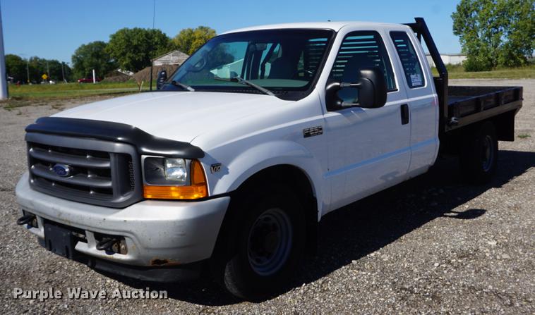 image for item DD6636 2001 Ford F250 Super Duty SuperCab flatbed pickup truck