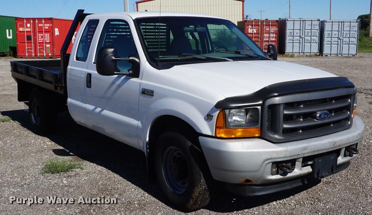 image for item DD6636 2001 Ford F250 Super Duty SuperCab flatbed pickup truck