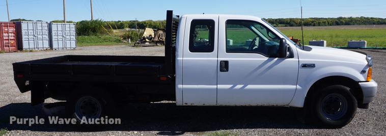 image for item DD6636 2001 Ford F250 Super Duty SuperCab flatbed pickup truck
