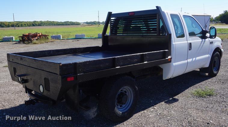 image for item DD6636 2001 Ford F250 Super Duty SuperCab flatbed pickup truck